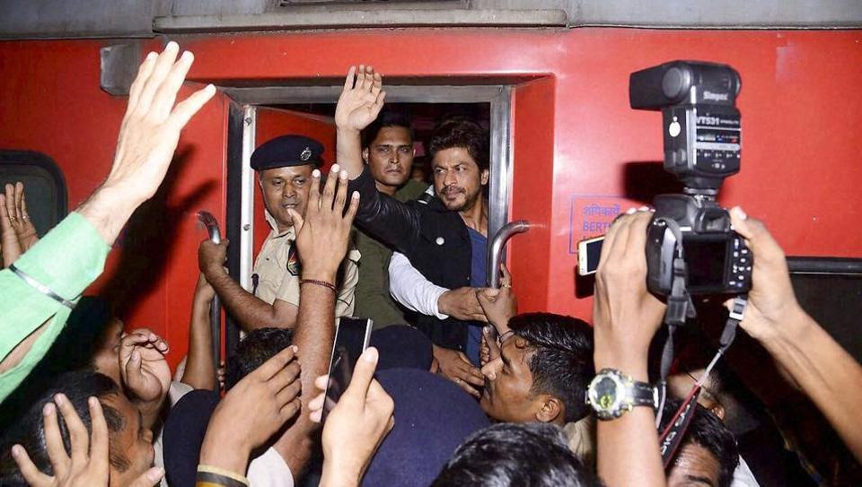 shah-rukh-khan-promotes-raees_666b3f34-e231-11e6-af2a-7d9058160009