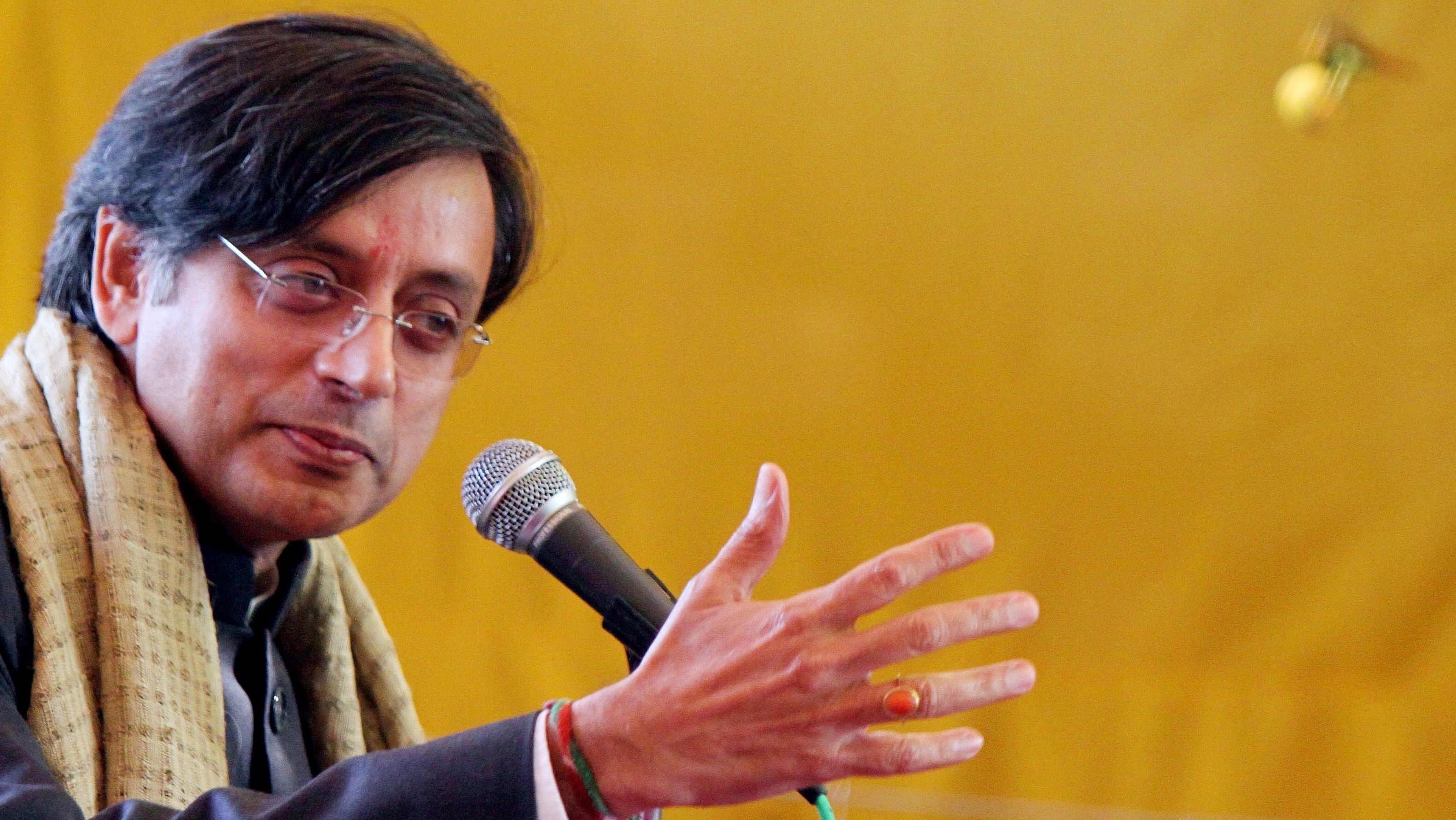 shashitharoorsocialmedia